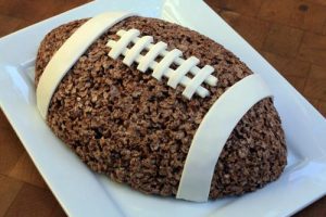 12-super-bowl-party-food-football-crispy-treat-idea