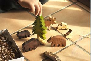 open-ended imaginative toys for your screen-free early riser
