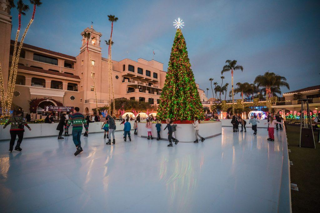christmas tree glice skating